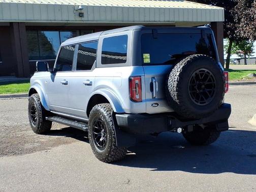 Iconic Silver Metallic 2023 Ford Bronco Outer Banks