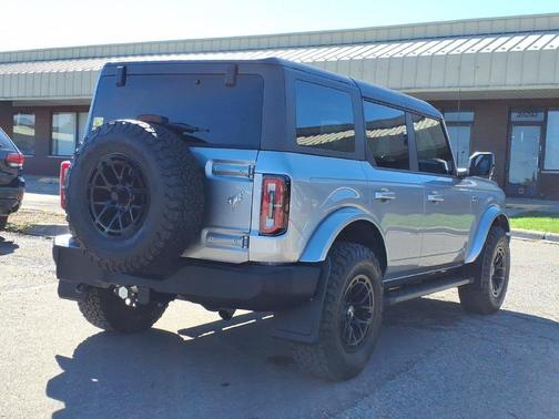Iconic Silver Metallic 2023 Ford Bronco Outer Banks