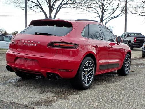 Carmine Red 2018 Porsche Macan Macan Turbo with Performance Package