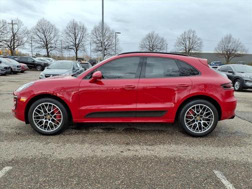 Carmine Red 2018 Porsche Macan Macan Turbo with Performance Package