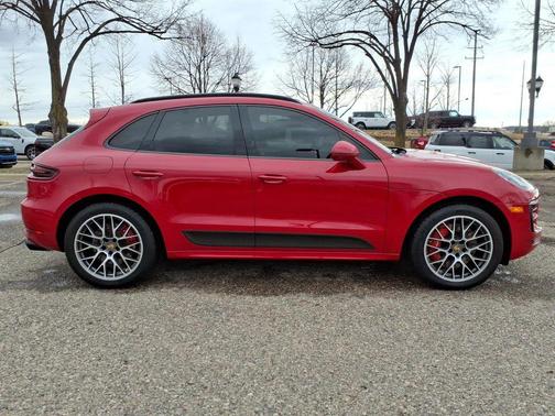 Carmine Red 2018 Porsche Macan Macan Turbo with Performance Package