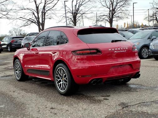 2018 Porsche Macan Turbo w/Performance Package