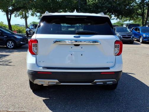 White Metallic 2023 Ford Explorer XLT