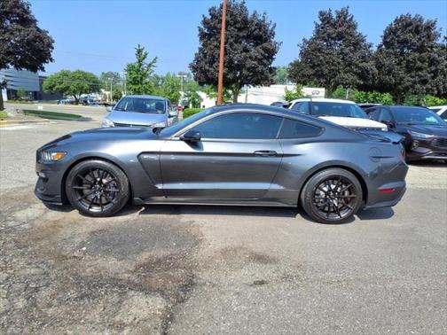 2017 Ford Shelby GT350 Base
