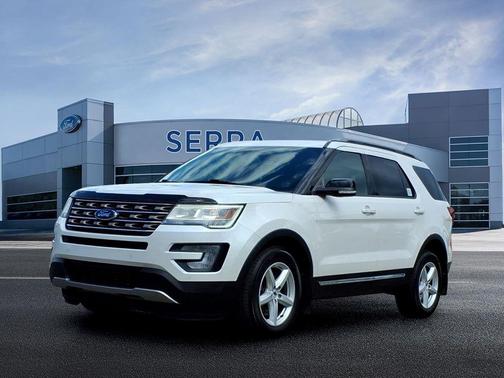 White Platinum Metallic Tri-Coat 2017 Ford Explorer XLT