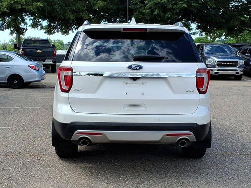 White Platinum Metallic Tri-Coat 2017 Ford Explorer XLT