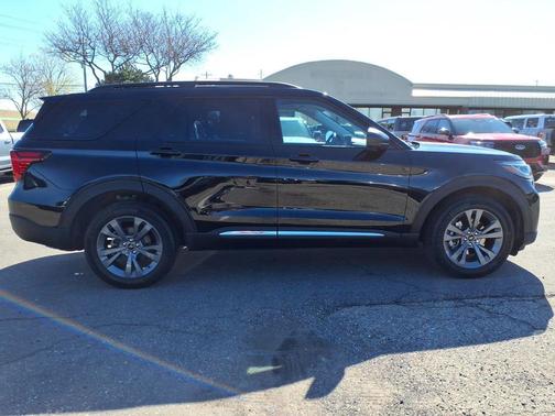 Agate Black Metallic 2025 Ford Explorer Active