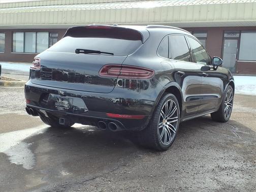 2017 Porsche Macan Turbo