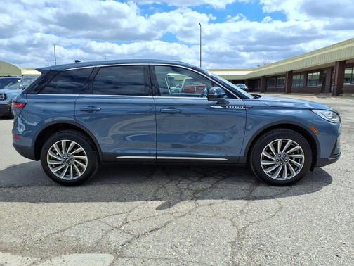Whisper Blue Metallic Clearcoat 2025 Lincoln Corsair Reserve