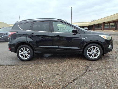 Ruby Red Metallic Tinted Clearcoat 2017 Ford Escape SE