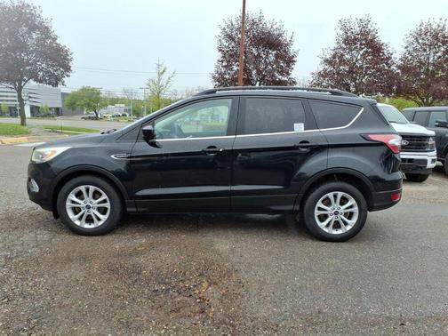Ruby Red Metallic Tinted Clearcoat 2017 Ford Escape SE