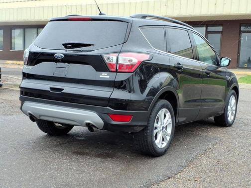Ruby Red Metallic Tinted Clearcoat 2017 Ford Escape SE