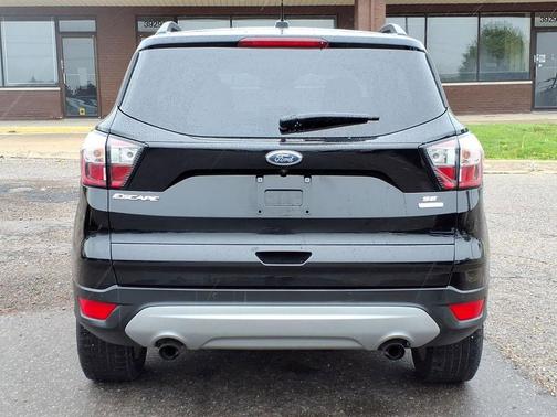 Ruby Red Metallic Tinted Clearcoat 2017 Ford Escape SE