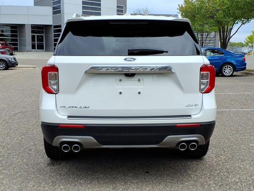 Star White Metallic Tri-Coat 2023 Ford Explorer Platinum