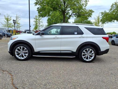 Star White Metallic Tri-Coat 2023 Ford Explorer Platinum