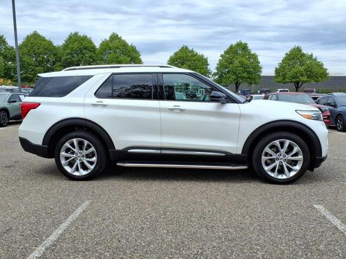 Star White Metallic Tri-Coat 2023 Ford Explorer Platinum