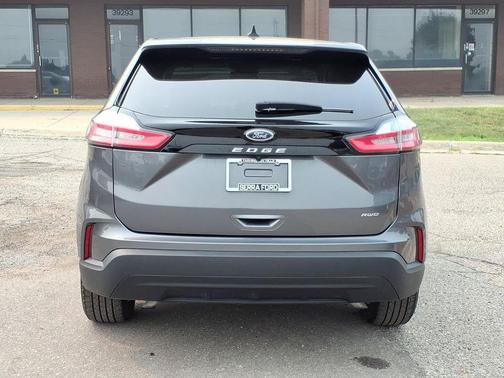 Carbonized Gray Metallic 2024 Ford Edge SE