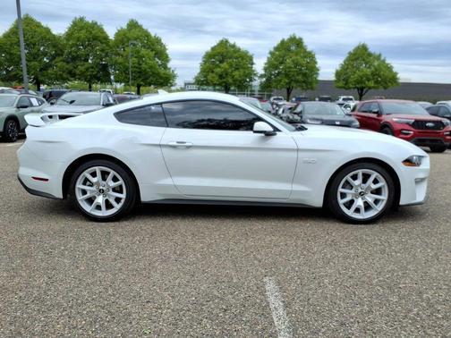 Oxford White 2022 Ford Mustang GT Premium