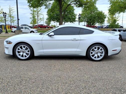 Oxford White 2022 Ford Mustang GT Premium