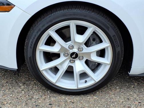 Oxford White 2022 Ford Mustang GT Premium