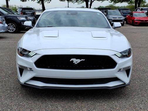 Oxford White 2022 Ford Mustang GT Premium