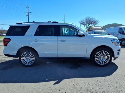 Star White Metallic Tri-Coat 2023 Ford Expedition Limited
