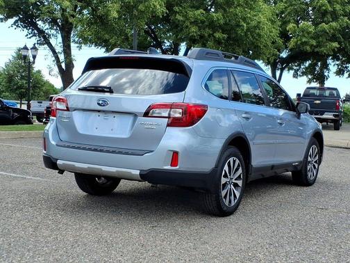 Ice Silver Metallic 2016 Subaru Outback 3.6R Limited