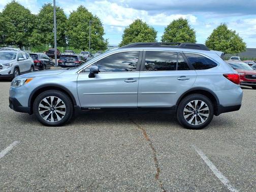 Ice Silver Metallic 2016 Subaru Outback 3.6R Limited