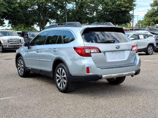 Ice Silver Metallic 2016 Subaru Outback 3.6R Limited