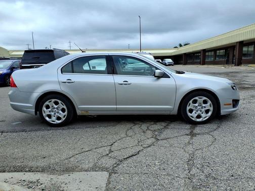 Brilliant Silver Metallic 2010 Ford Fusion SE