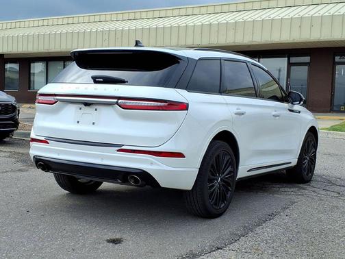 Pristine White Metallic Tri-Coat 2024 Lincoln Corsair Reserve