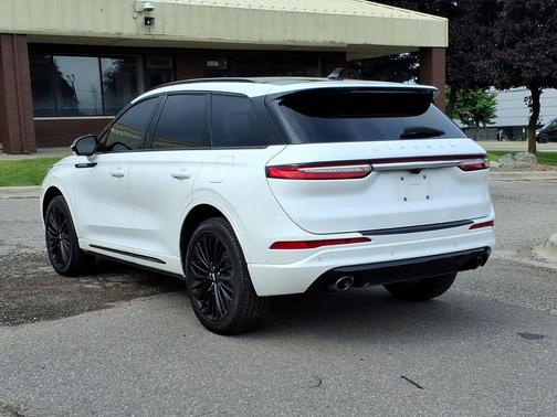 Pristine White Metallic Tri-Coat 2024 Lincoln Corsair Reserve