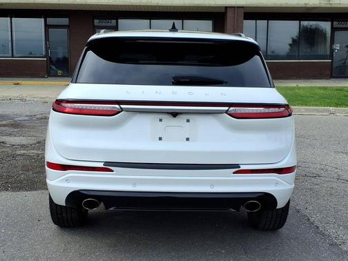Pristine White Metallic Tri-Coat 2024 Lincoln Corsair Reserve