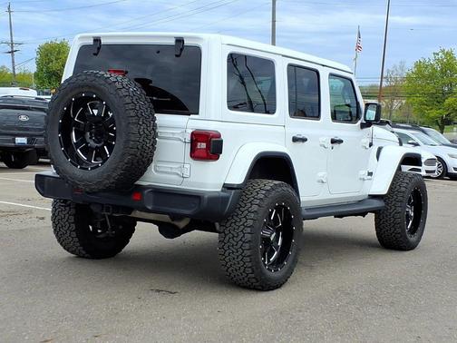 Bright White Clearcoat 2021 Jeep Wrangler Unlimited Sahara