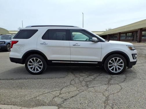 White Platinum Clearcoat Metallic 2017 Ford Explorer Limited
