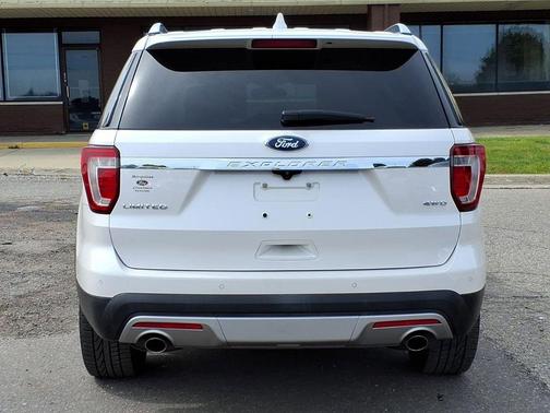 White Platinum Clearcoat Metallic 2017 Ford Explorer Limited