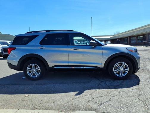 Iconic Silver Metallic 2023 Ford Explorer XLT