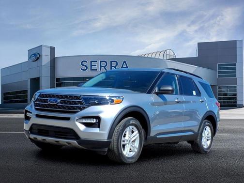 Iconic Silver Metallic 2023 Ford Explorer XLT