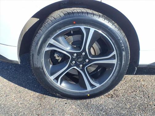 Star White Metallic Tri-Coat 2023 Ford Edge ST