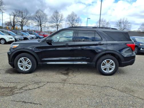 Agate Black Metallic 2023 Ford Explorer XLT