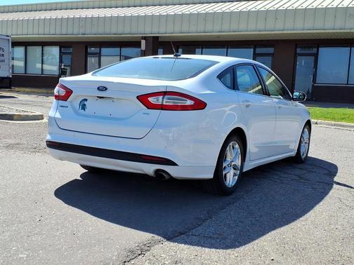 Oxford White 2016 Ford Fusion SE