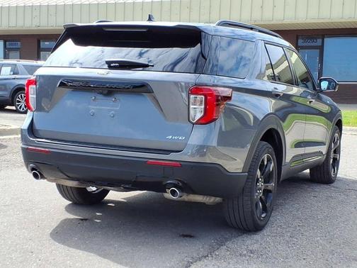 Carbonized Gray Metallic 2023 Ford Explorer ST-Line