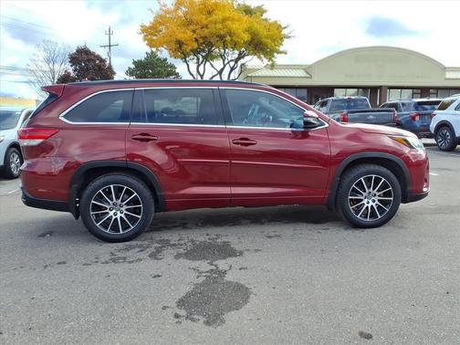 2017 Toyota Highlander SE