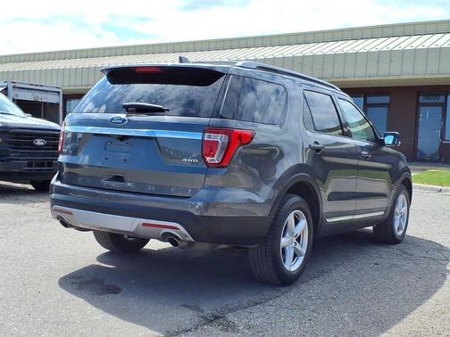 Magnetic 2017 Ford Explorer XLT