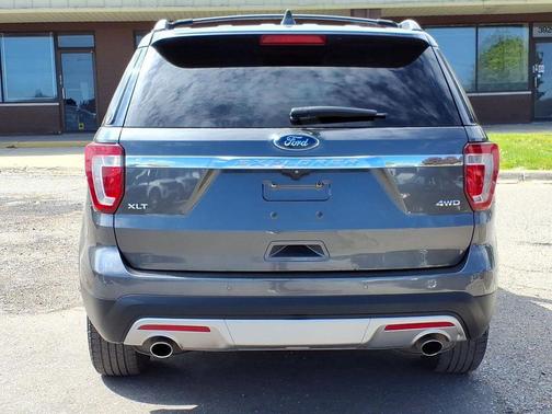 Magnetic 2017 Ford Explorer XLT