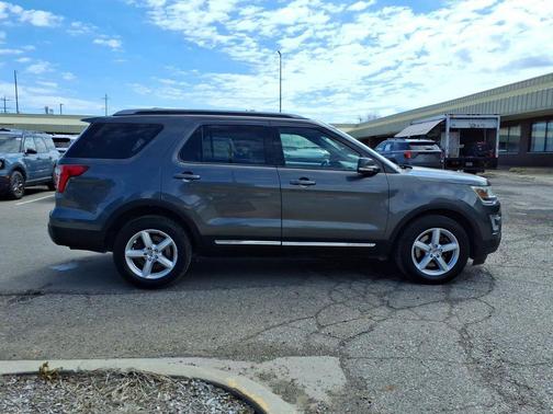 Magnetic 2017 Ford Explorer XLT