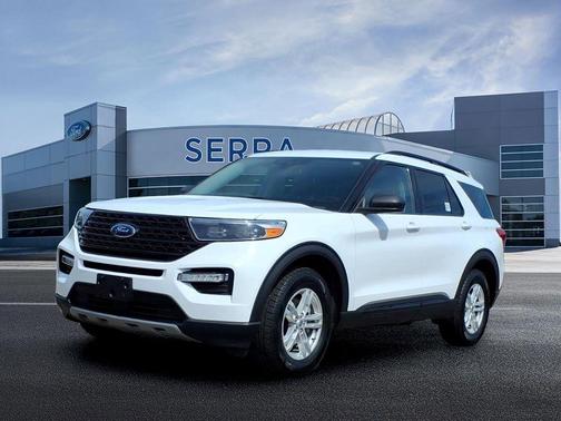 Oxford White 2023 Ford Explorer XLT