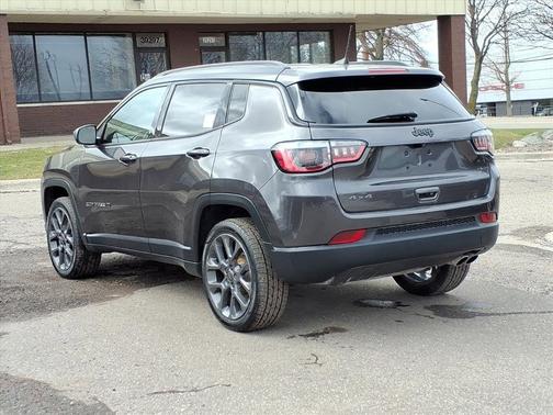 Granite Crystal Metallic Clearcoat 2021 Jeep Compass 80th Special Edition