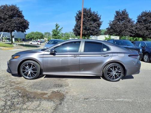 2024 Toyota Camry Hybrid SE