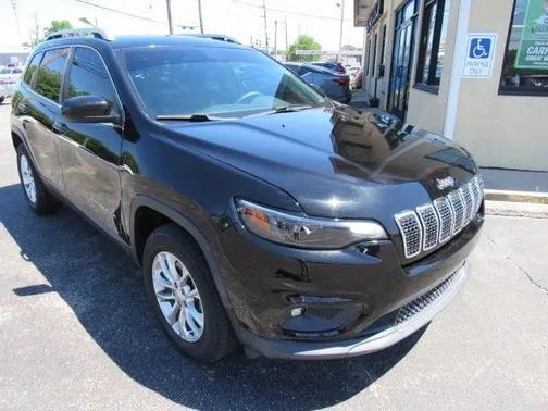 Diamond Black Crystal Pearlcoat 2019 Jeep Cherokee Latitude